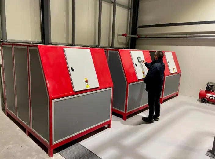 Storing kiwi in regular atmosphere and CA with ethylene convertor / ethylene katalyser.