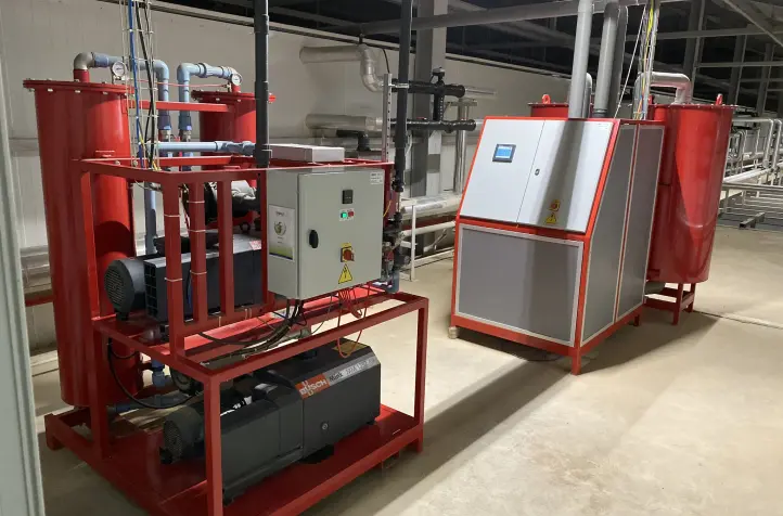 Storing kiwi under controlled atmosphere with advanced analyzer for measurement of ethylene on ppb level.