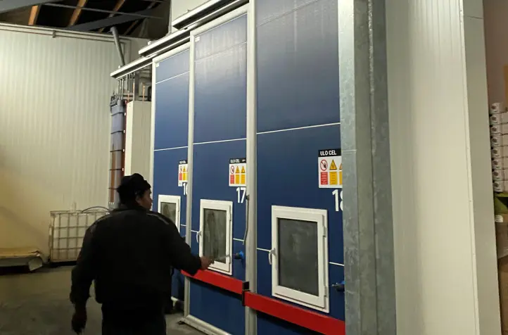 CA stores with capacity of 10 tons for red currants ( 2% O2 – 20% CO2).