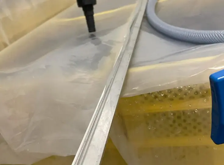 2. Clamping profiles for a folded CA pallet cover